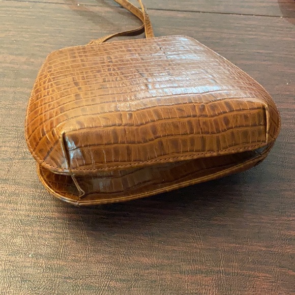 Inge Christopher clamshell shoulder bag✨ - Picture 3 of 5